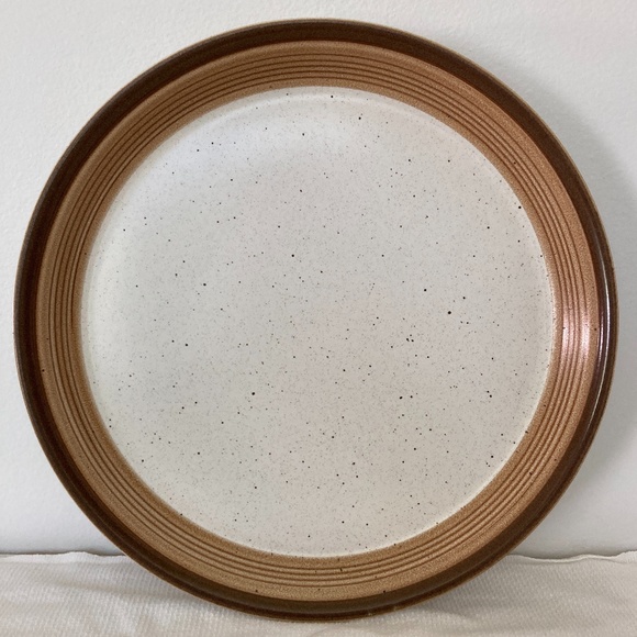 MIKASA Potters Art Buckskin Stoneware Dinner Plates - Picture 2 of 9
